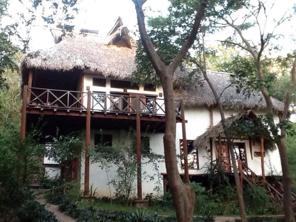 Tuani Ecolodge Tola Exterior foto